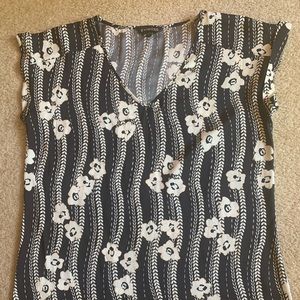 Flower print top. Great with white/pink bottom